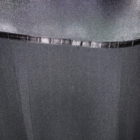 Pretty black midi length mermaid skirt. - Picture 2 of 3